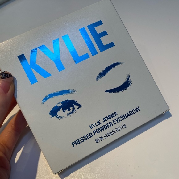 Kylie Cosmetics Blue Honey Eyeshadow Palette - Picture 2 of 6